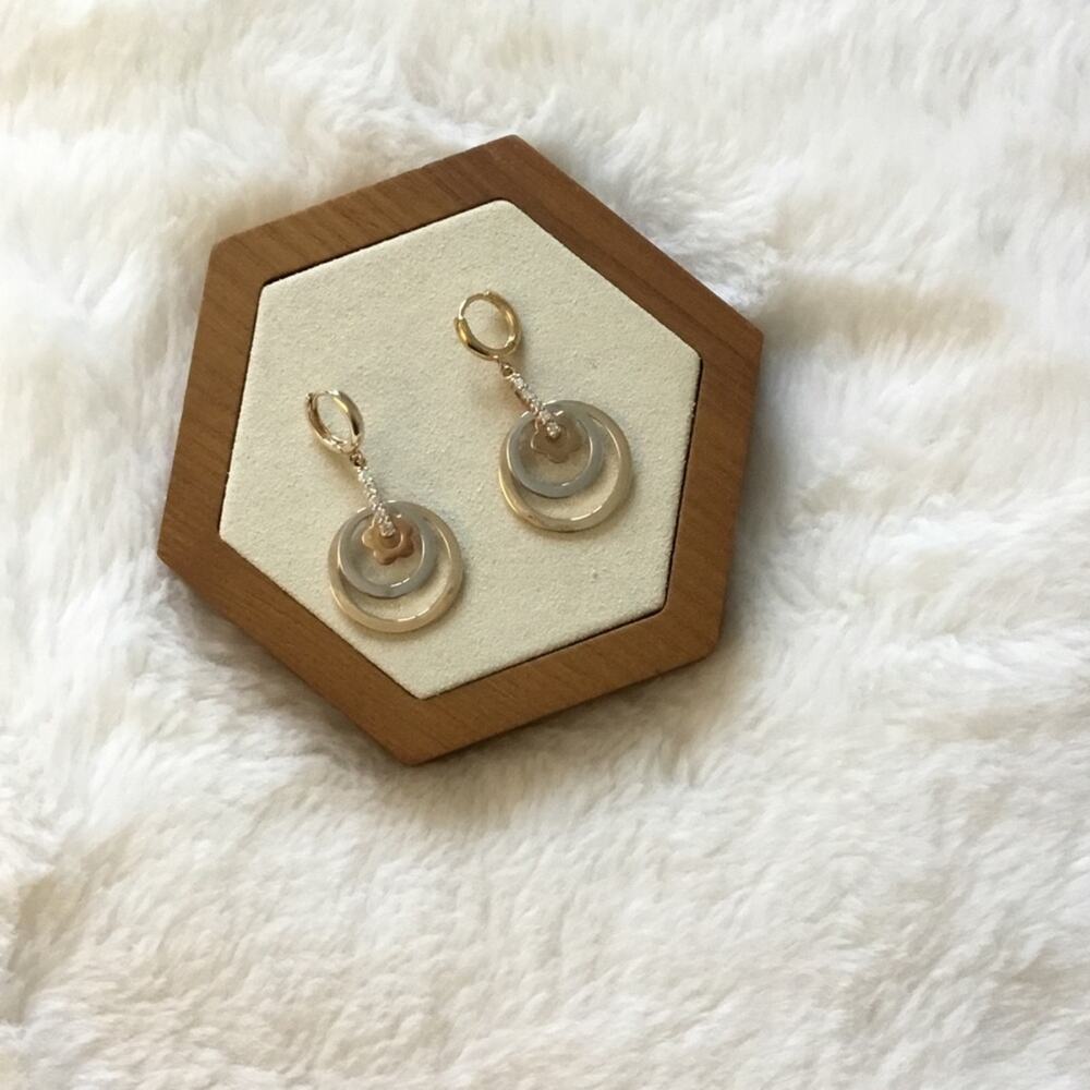 Gold Round Dangling Daisy Flower Earrings - Picture 3 of 5